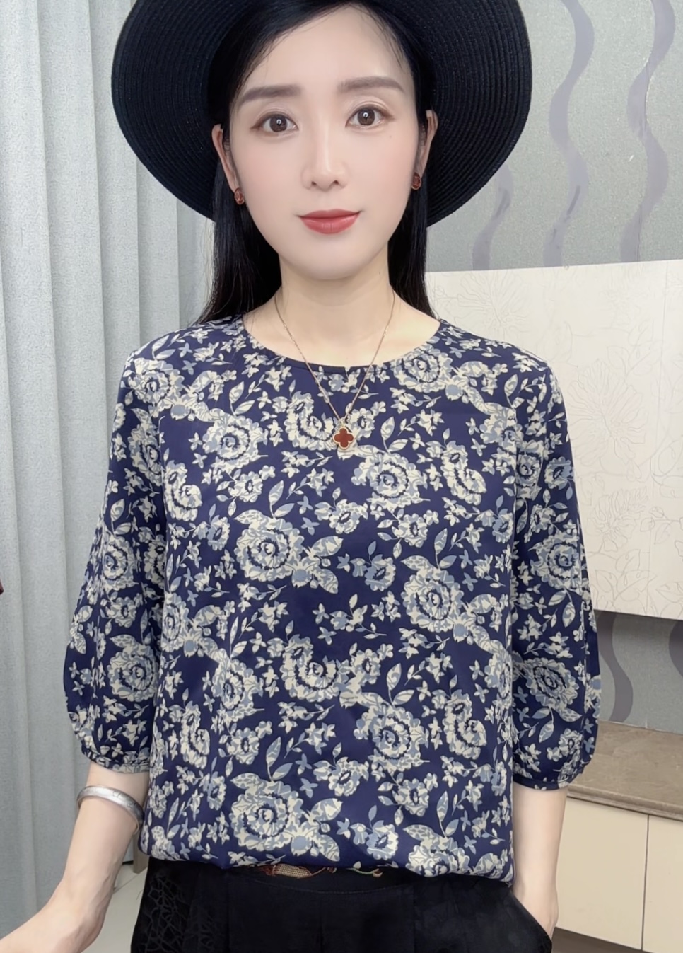 [藏青花卉]2025秋季新款圆领复古时尚气质百搭中袖上衣小衫