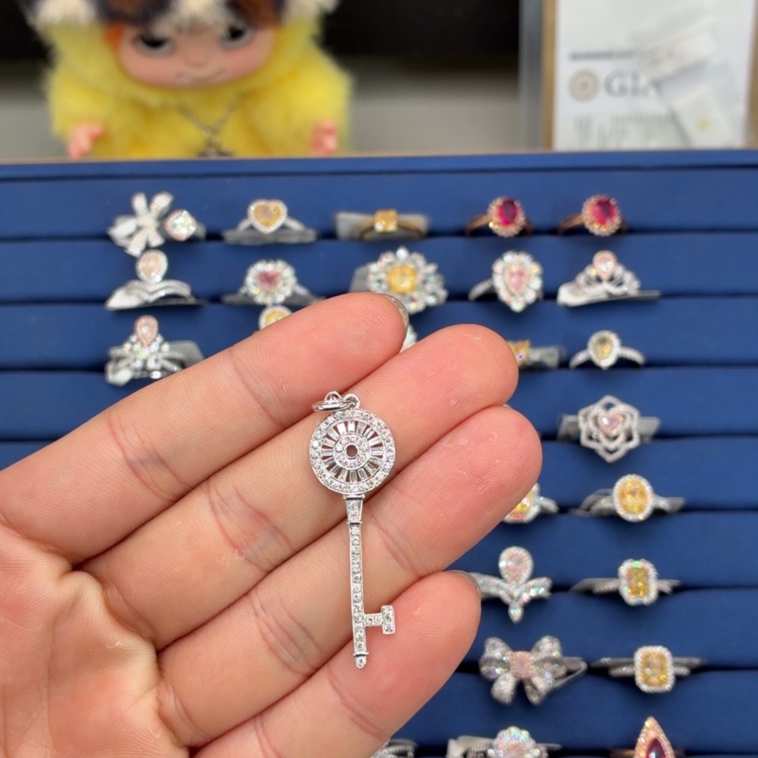 18K金镶嵌戒指/指环钻石钻石吊坠