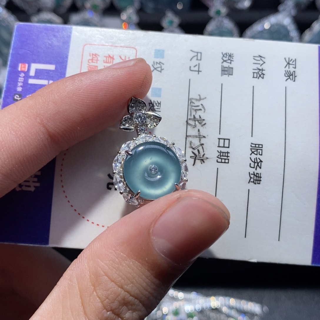 翡翠颈饰银S925镶嵌榴****.翡翠