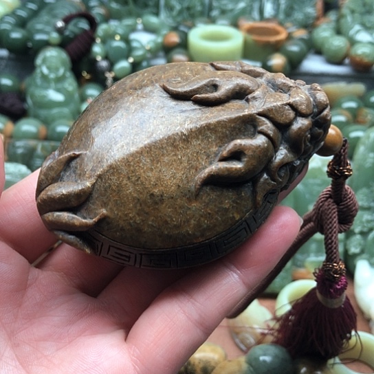 岫岩河磨玉（透闪石质玉）把件未镶嵌光****者