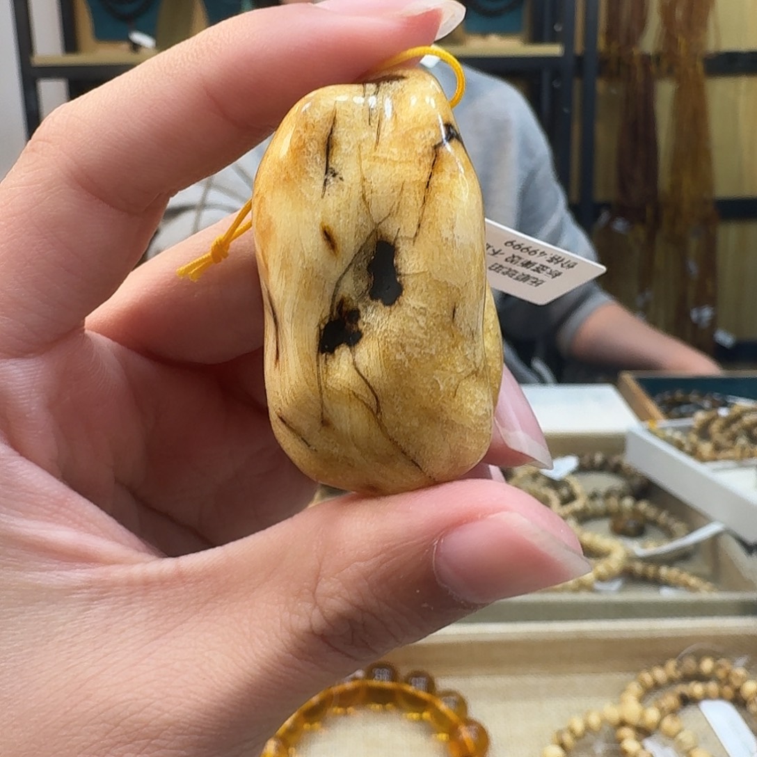 战***士琥珀未镶嵌裸石抚顺琥珀干白吊坠