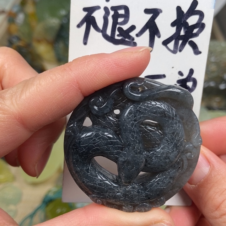 蛇纹石玉颈饰未镶嵌