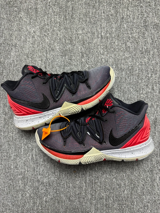 95新 NIKE/耐克 95新阳/41码/耐克/欧文5 黑红法老