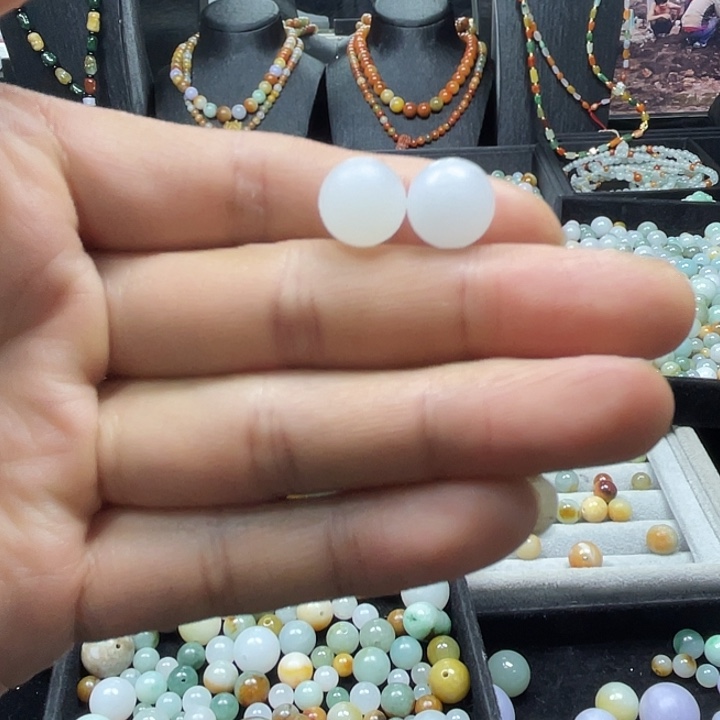 新***懂翡翠未镶嵌颈饰珠子