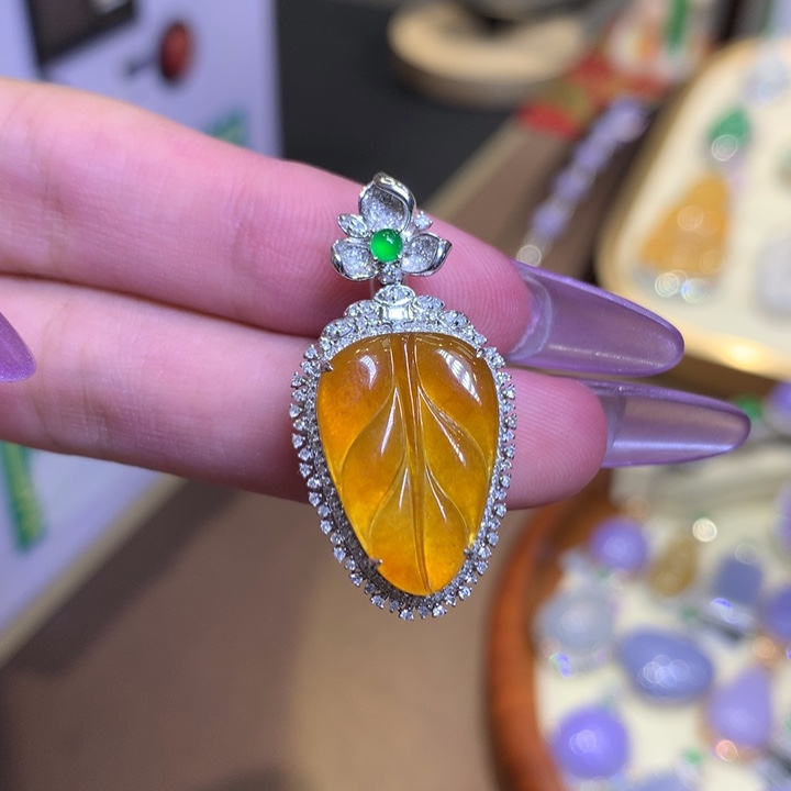 翡翠18K金镶嵌颈饰翡翠