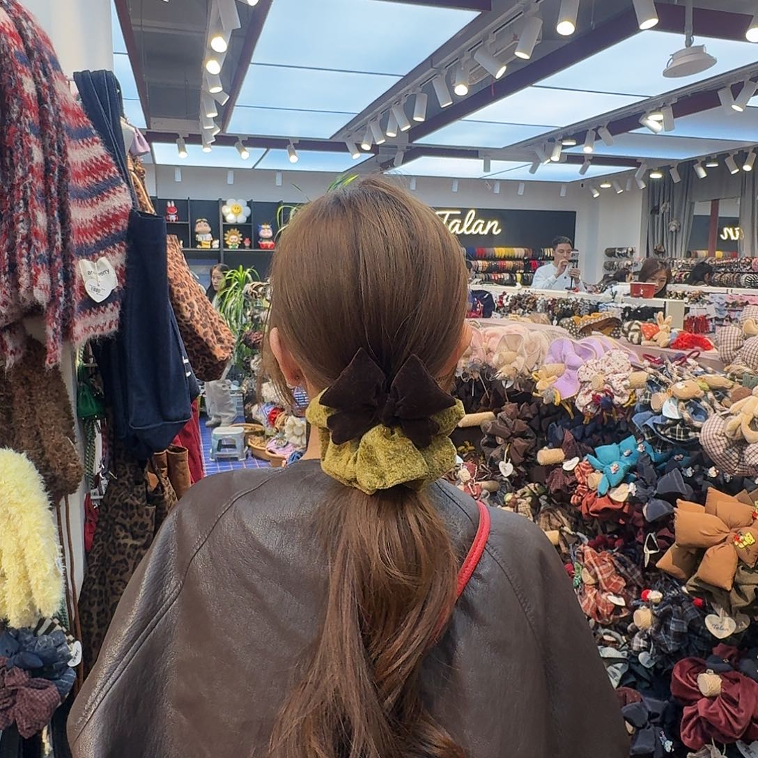 布艺非金属咖色蝴蝶结黄色发圈