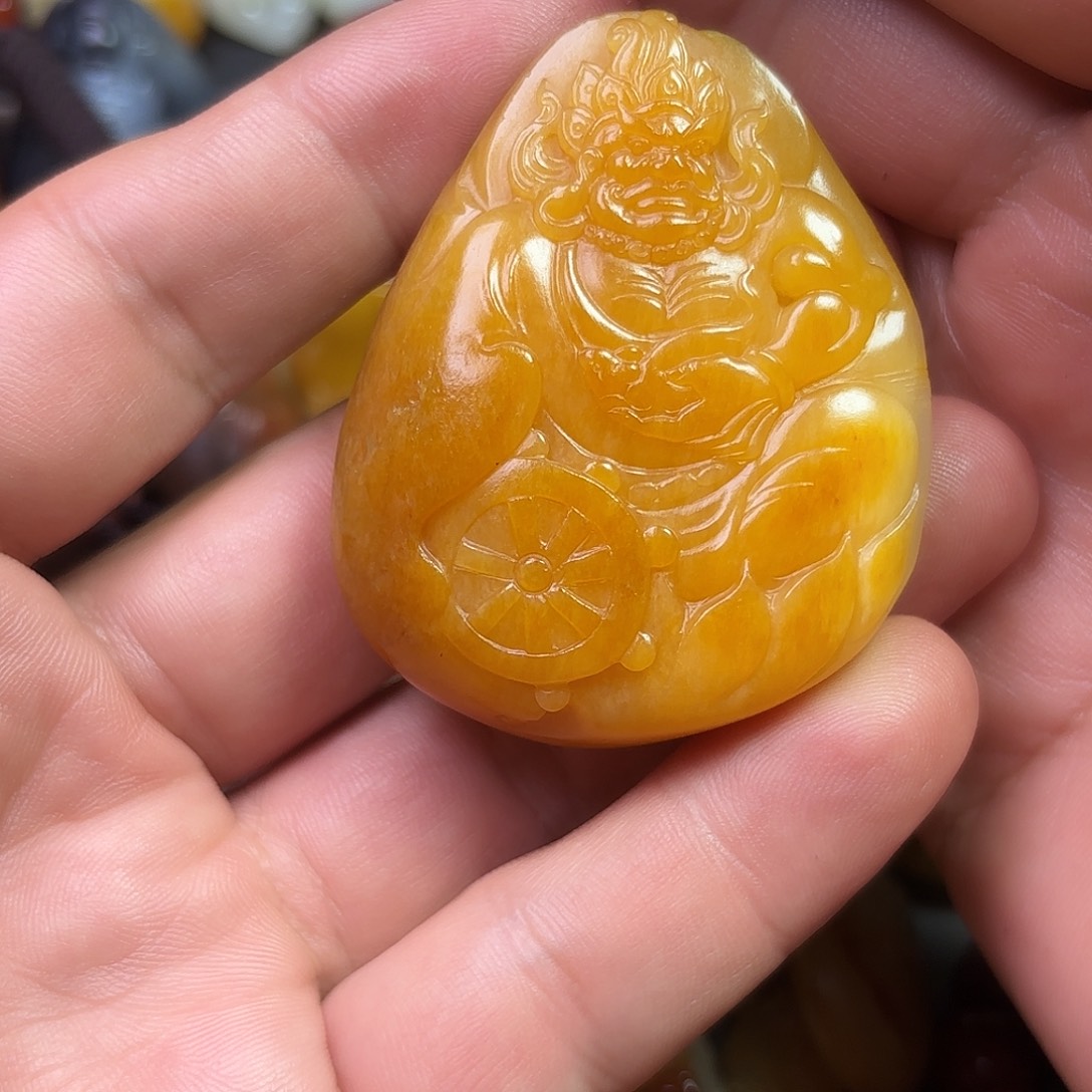 凡***人只买单纯的吊坠，没带链子，属的性质。