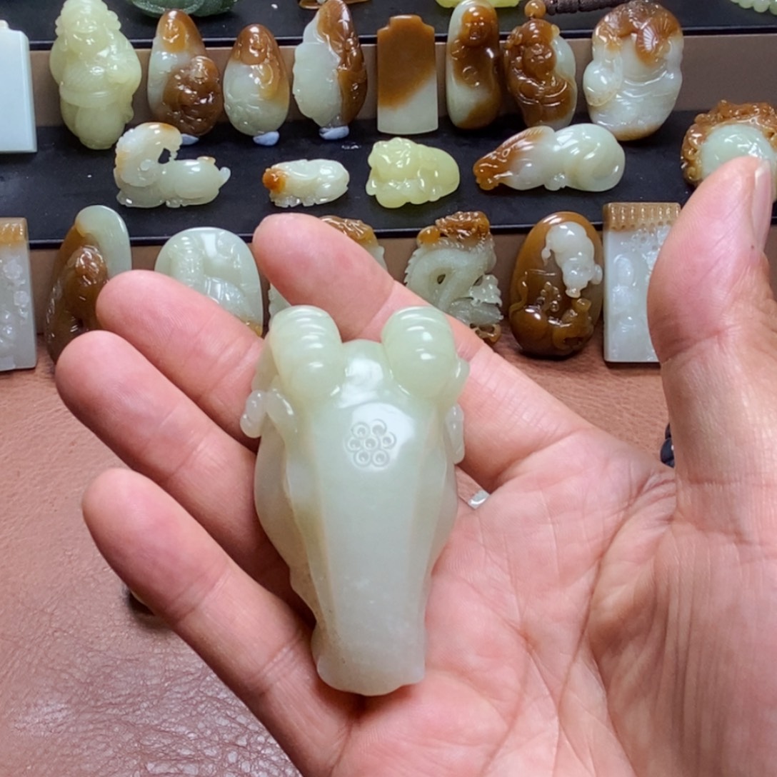 和田玉未镶嵌颈饰