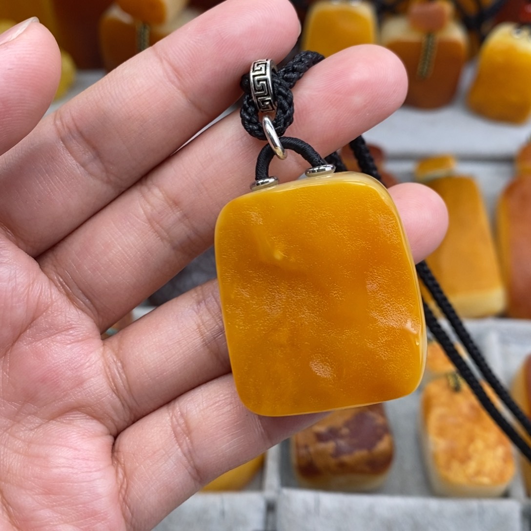 琥珀吊坠(赠链)未镶嵌