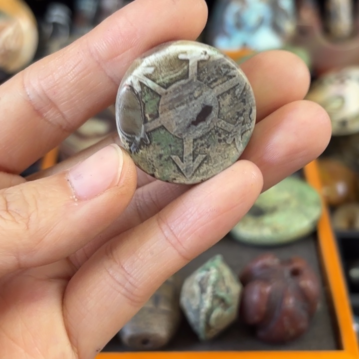 慧***2玛瑙/玉髓未镶嵌颈饰