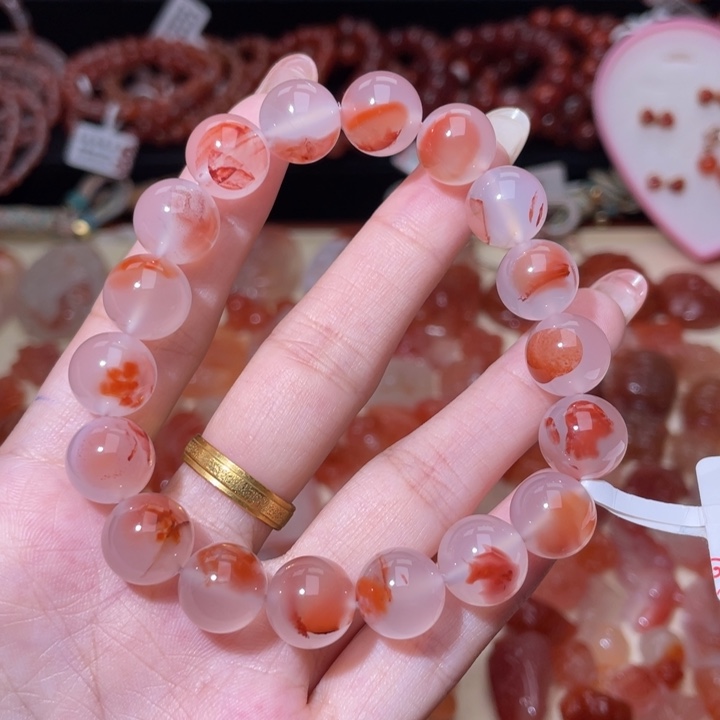 涵***哥南红玛瑙飘花单圈10.6m+分单付未镶嵌1892