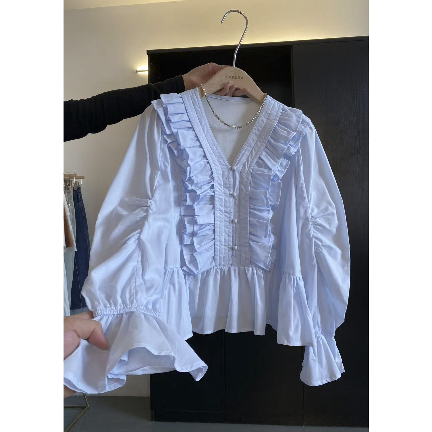 璎婲sᴀᴋᴜʀᴀ【雾隐蓝调】岚韩版设计感拼接多层重工花边弯刀袖衬衫