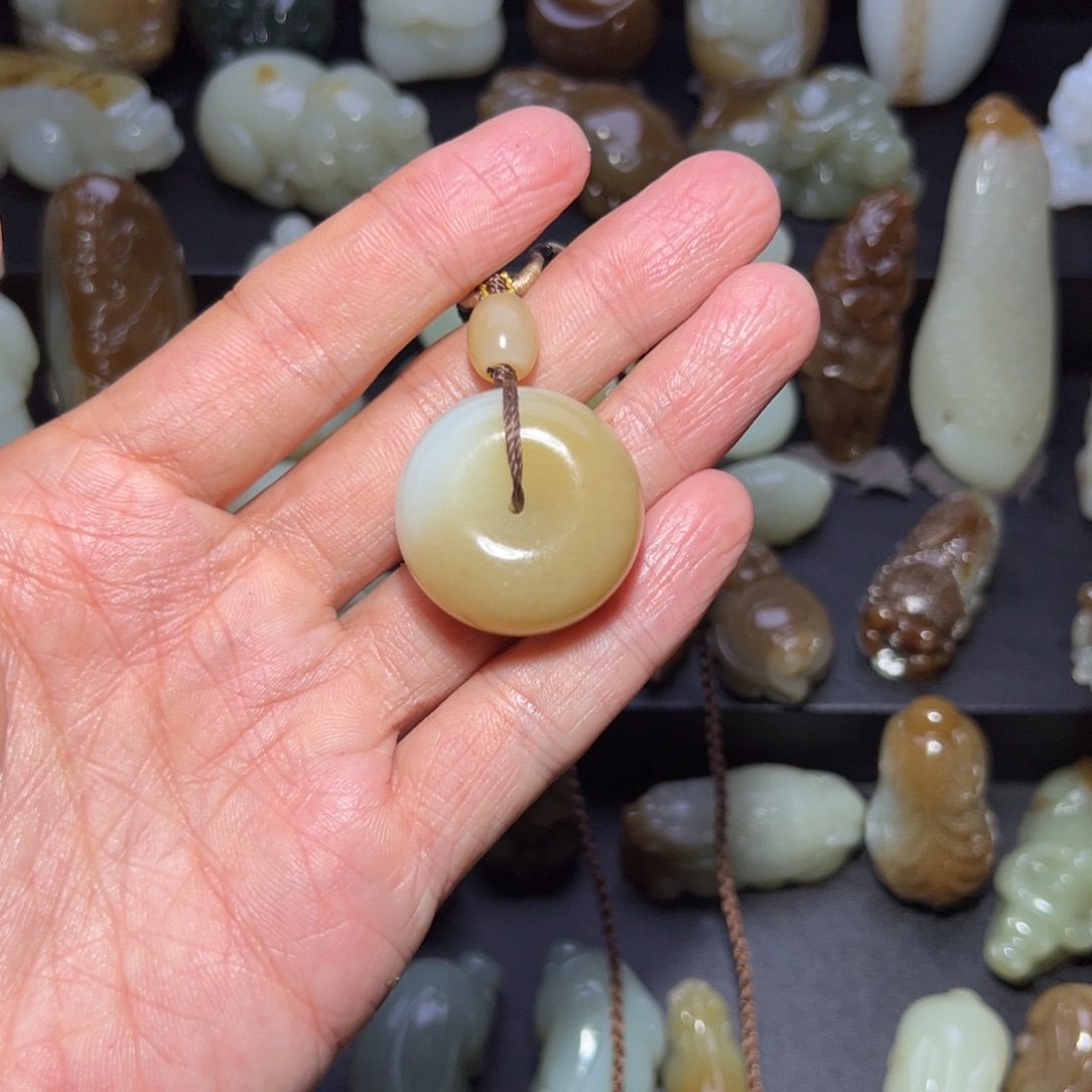 道***然和田玉（糖玉）未镶嵌颈饰