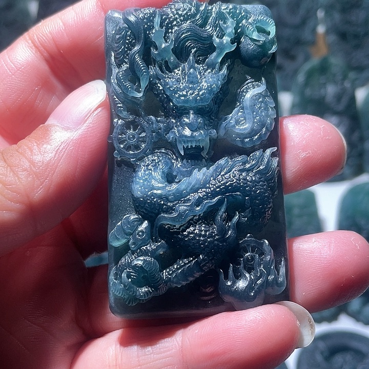 定制翡翠未镶嵌龙