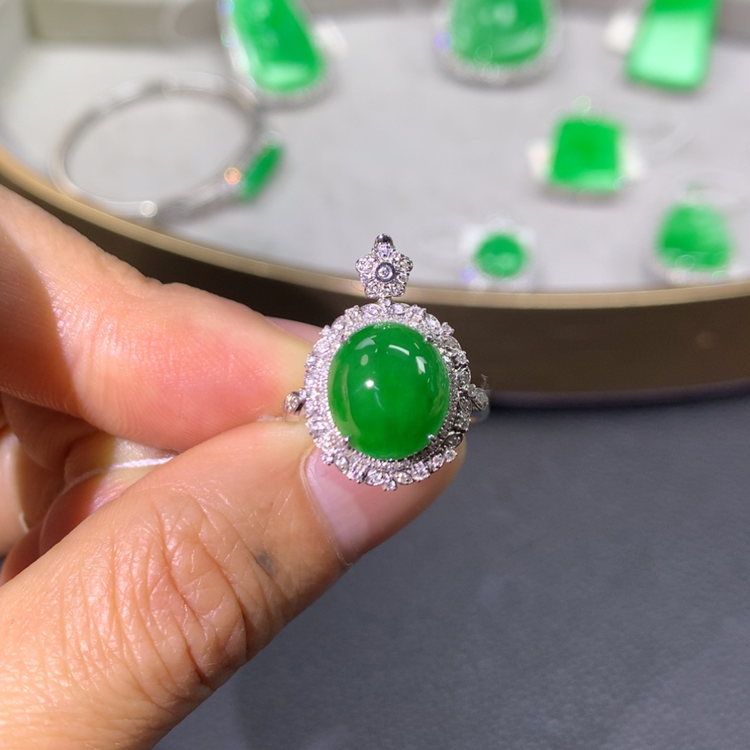 翡翠戒指18K金镶嵌翡翠