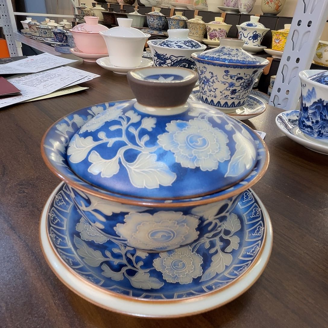 这些盖碗很漂亮！！