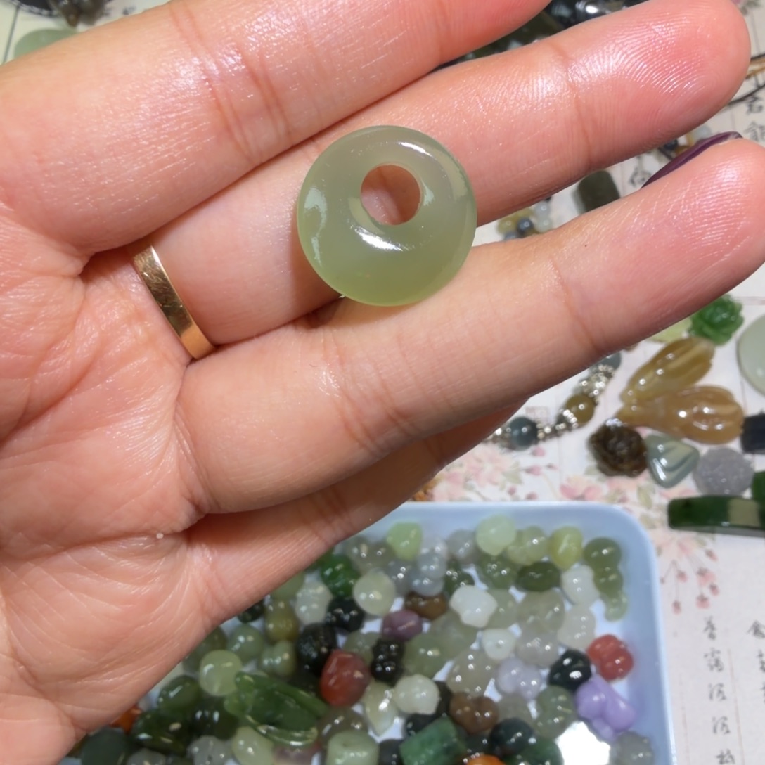 和田玉未镶嵌车挂