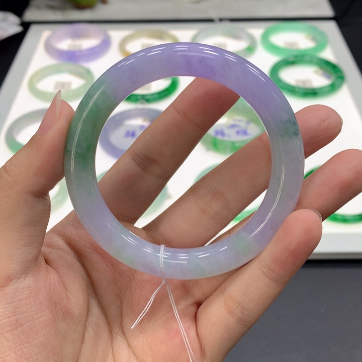 翡翠手镯未镶嵌翡翠