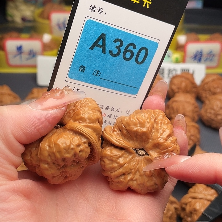 大***俊文玩核桃吊坠蛤蟆
