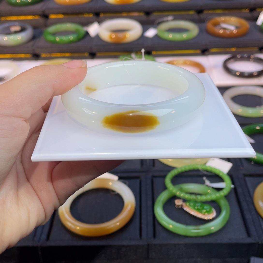 和田玉手镯未镶嵌糖白手镯5657