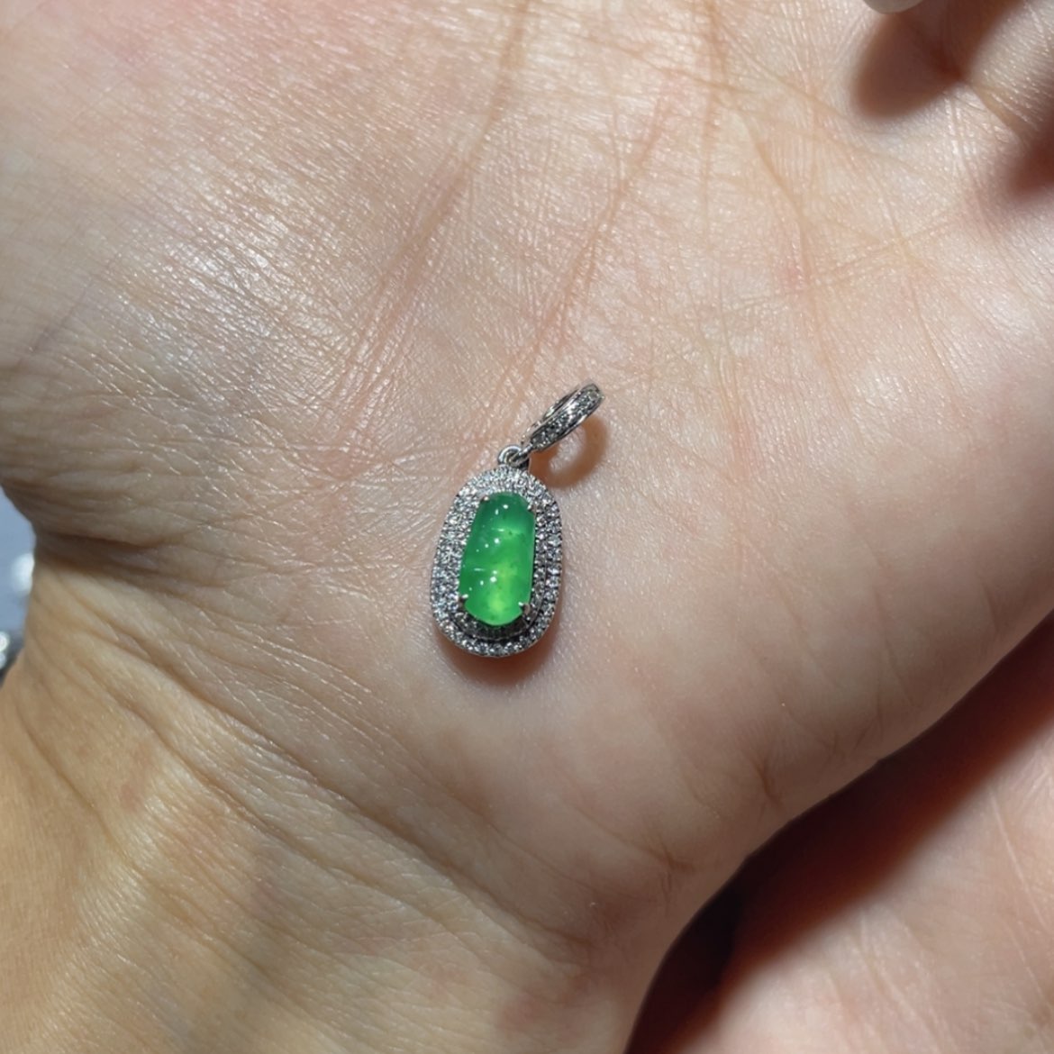 【闪购商品】颈饰18K金镶嵌翡翠