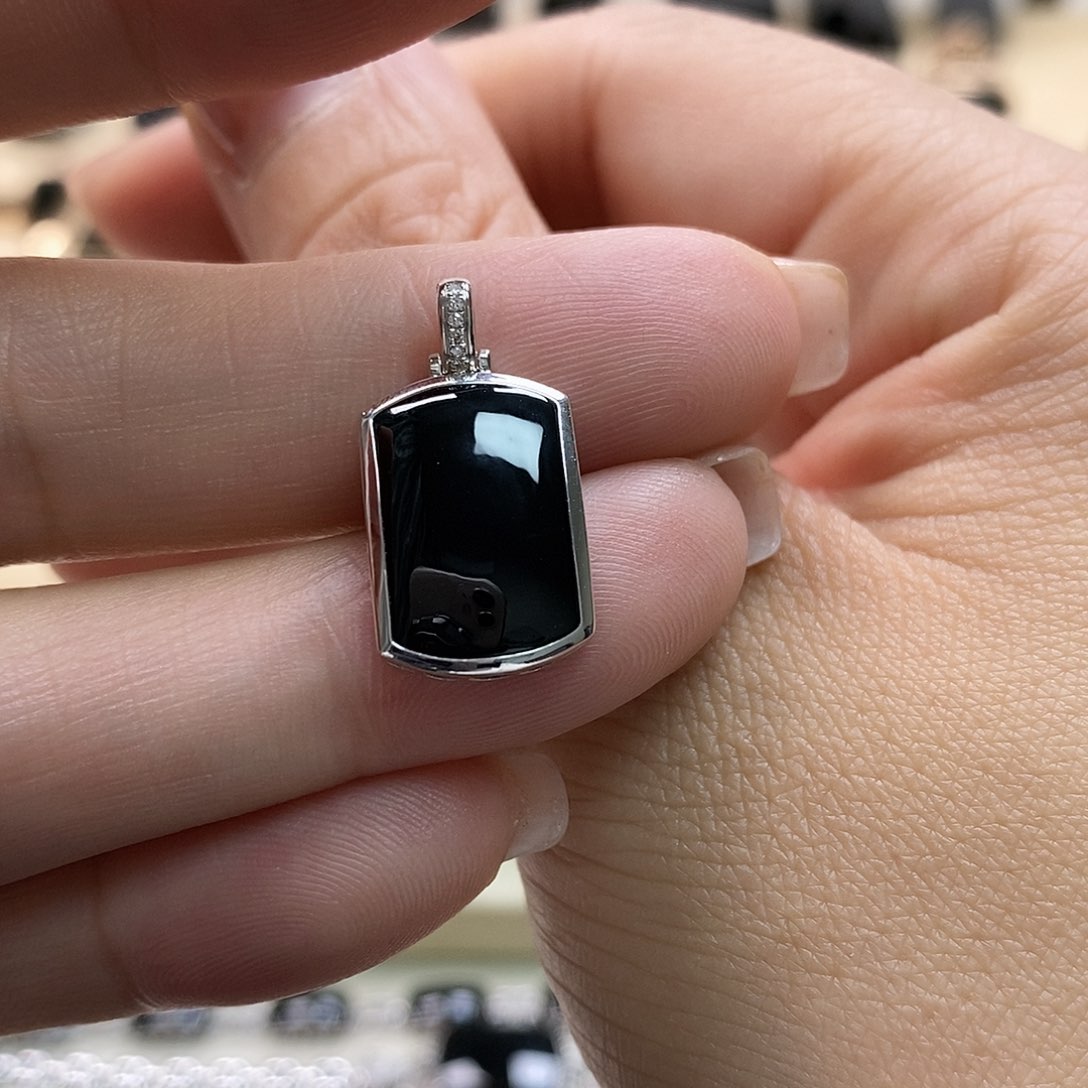 翡翠颈饰18K金镶嵌墨翠