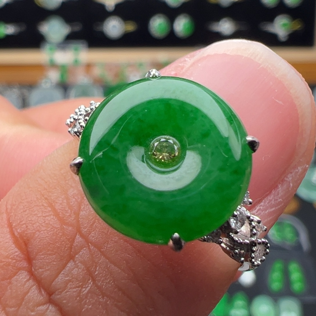 翡翠18K金镶嵌戒指扣子11.8