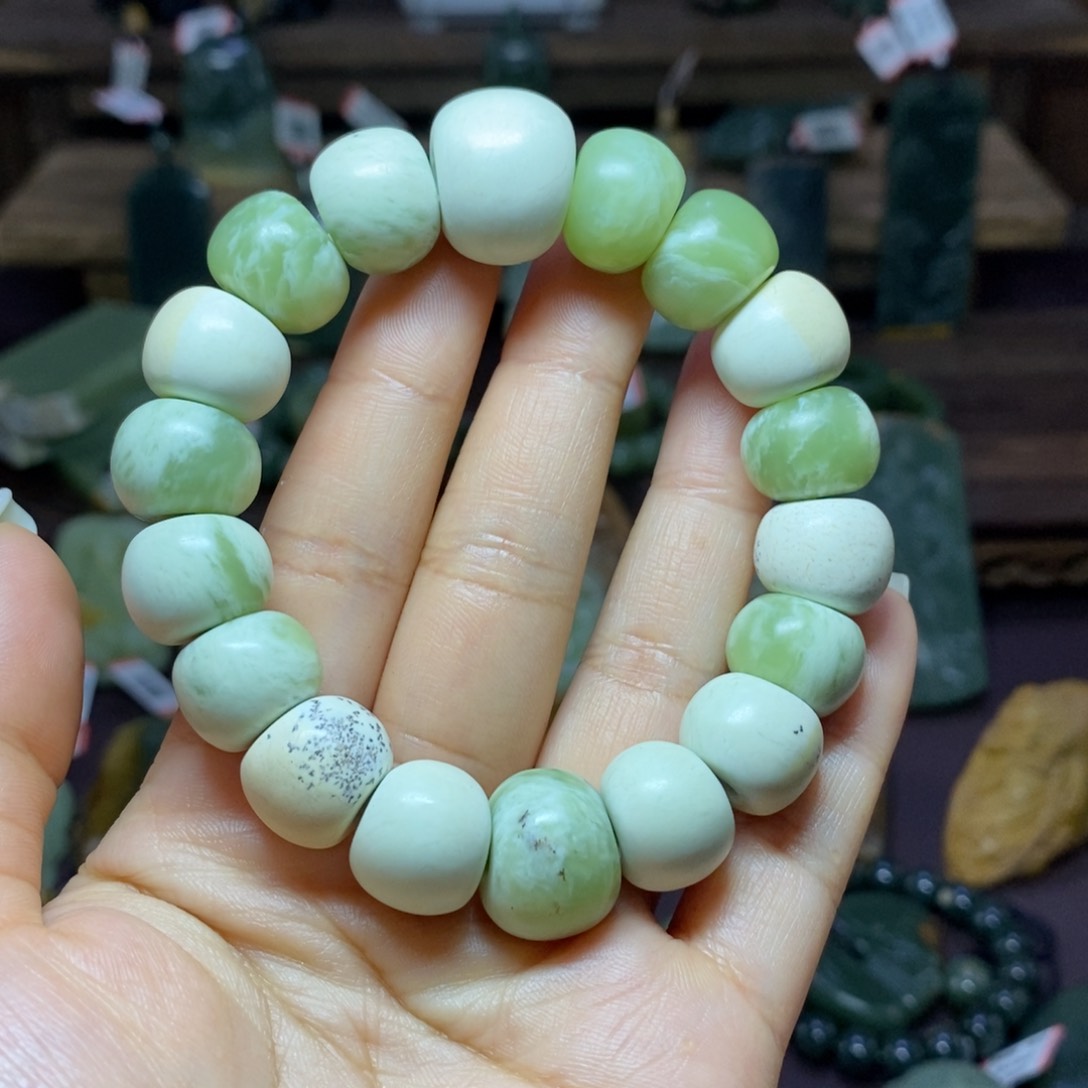 岫岩河磨玉（透闪石质玉）手链未镶嵌橙**脊