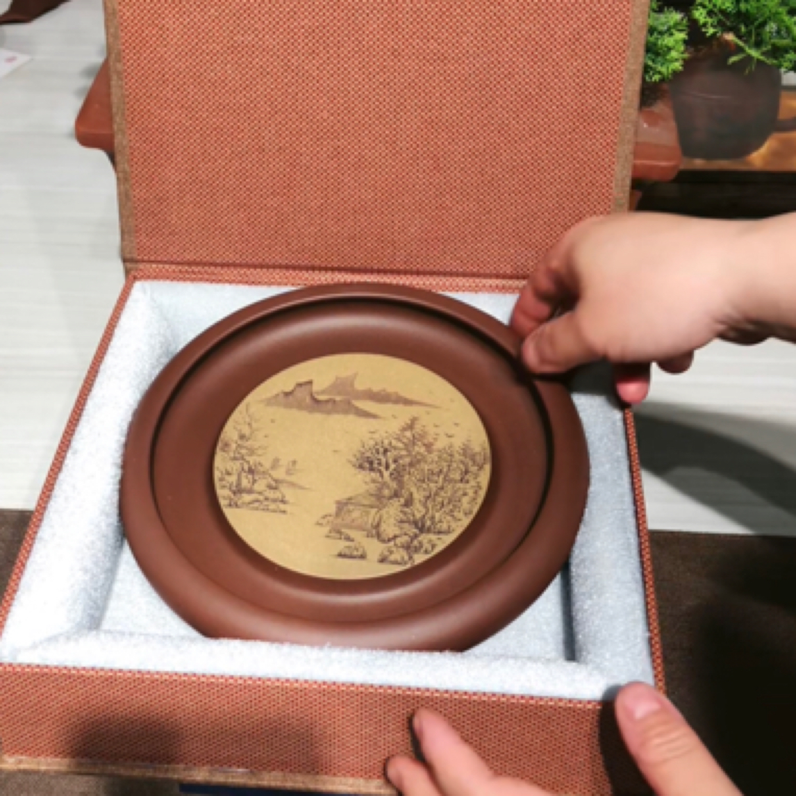 宜兴紫砂壶承原矿紫泥刻山水壶承干泡台刻绘紫砂壶承直径19厘米