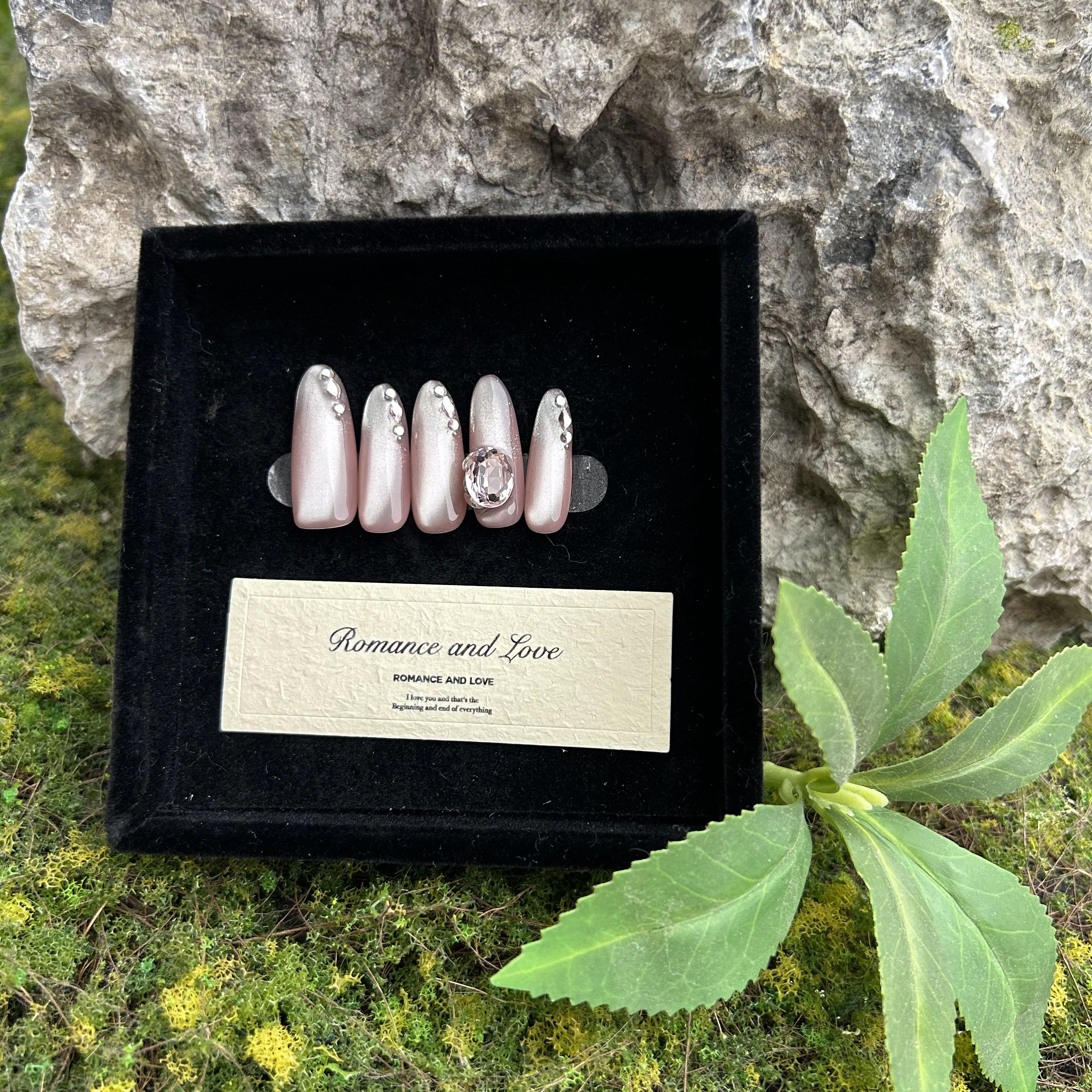 【冰莓粉】粉色爆闪双猫眼温柔气质纯手工穿戴甲磨砂冰透裸色碎钻