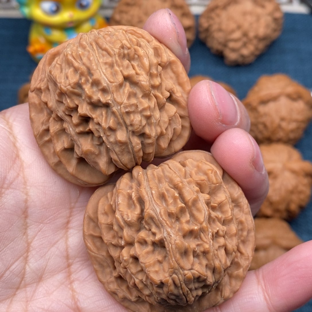 文玩核桃把件43老树汉高楼全品