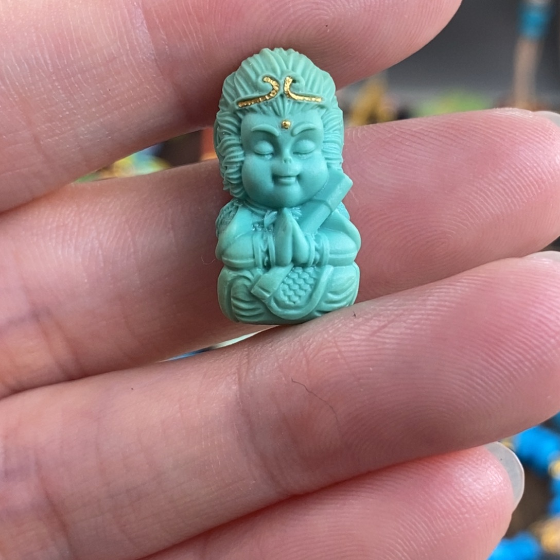未镶嵌绿松石。大圣