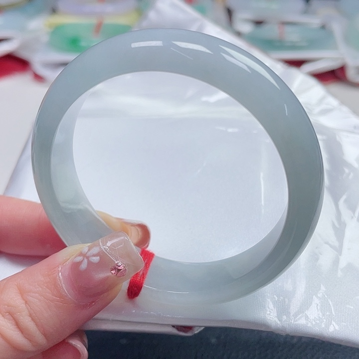 翡翠手镯未镶嵌缅甸