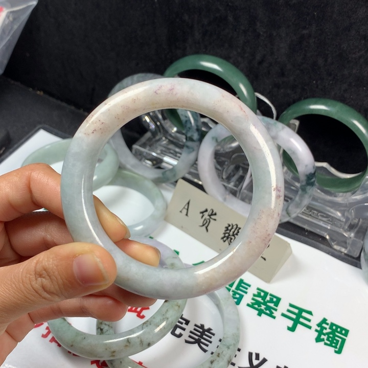 翡翠未镶嵌手镯24号。 56.4圈