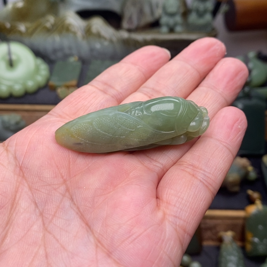 未镶嵌岫岩河磨玉（透闪石质玉）挂件