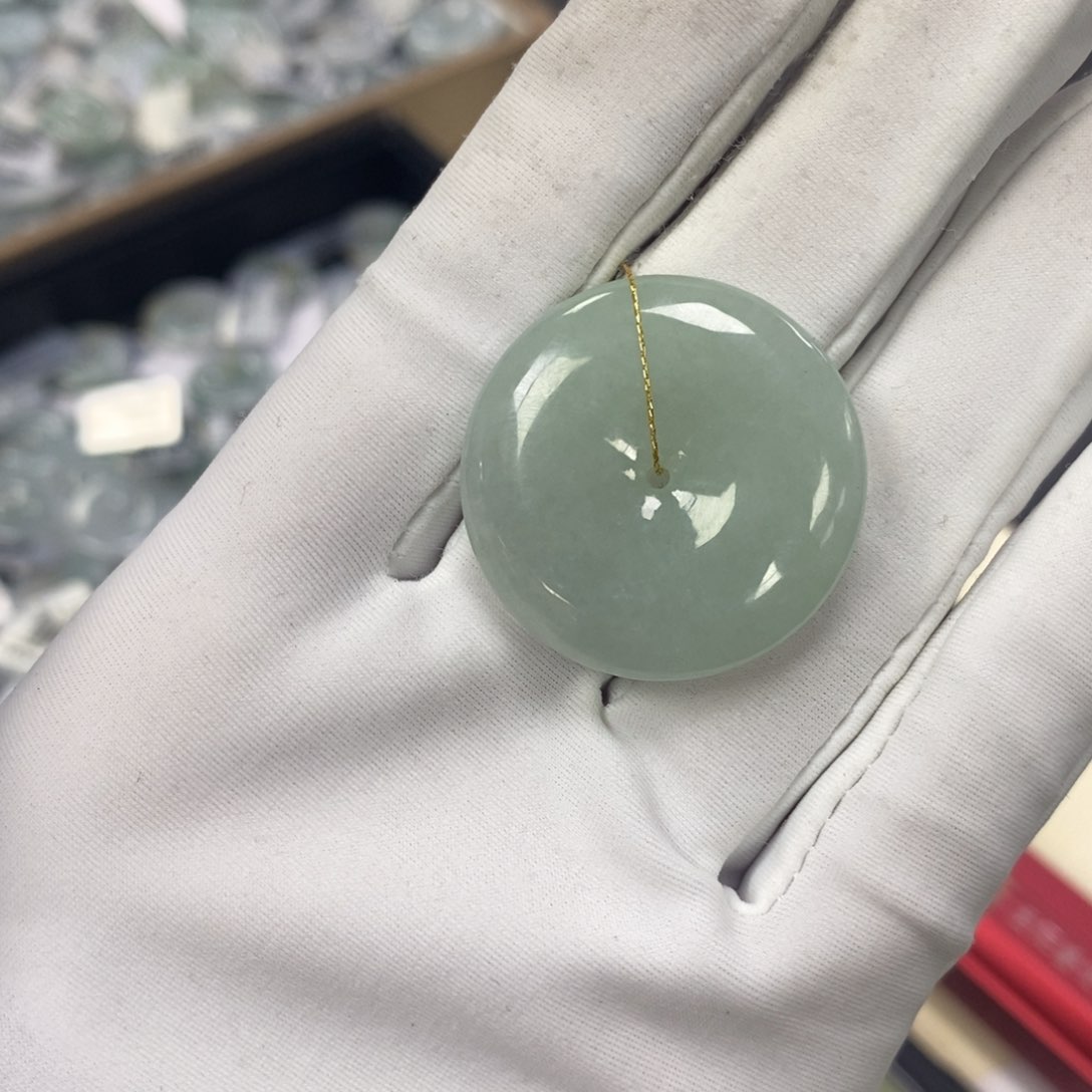 翡翠未镶嵌颈饰平安扣