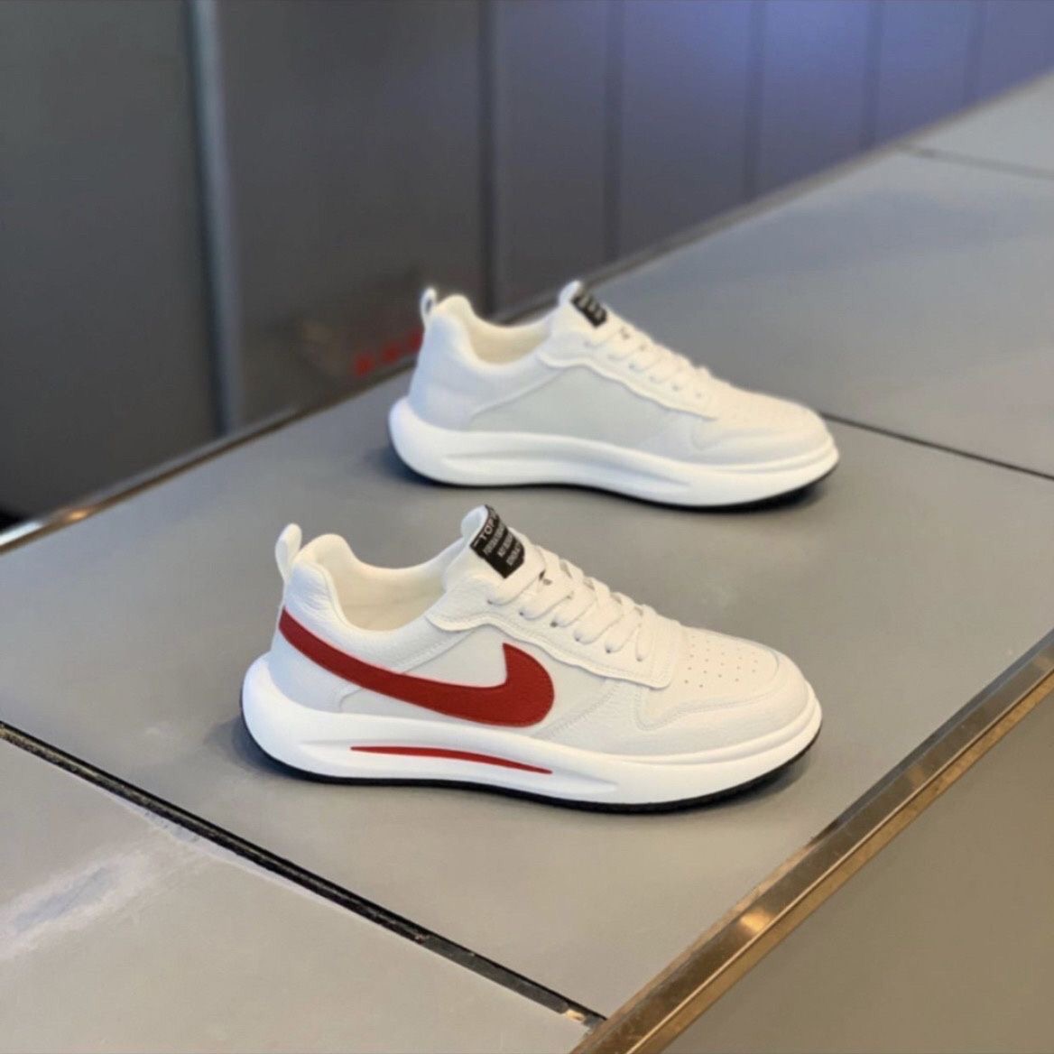 热门爆款男鞋2025秋冬皮面拼接舒适高颜值帅气百搭休闲运动鞋商品图