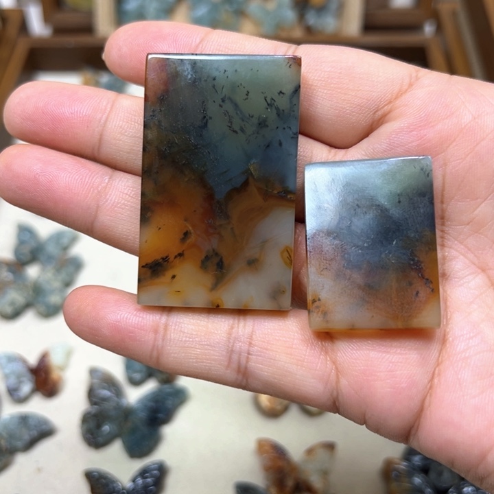 吧***嘣蛇纹石玉未镶嵌颈饰