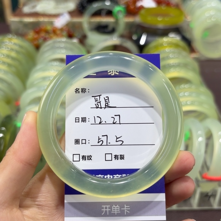 哥***人岫玉未镶嵌手镯天然