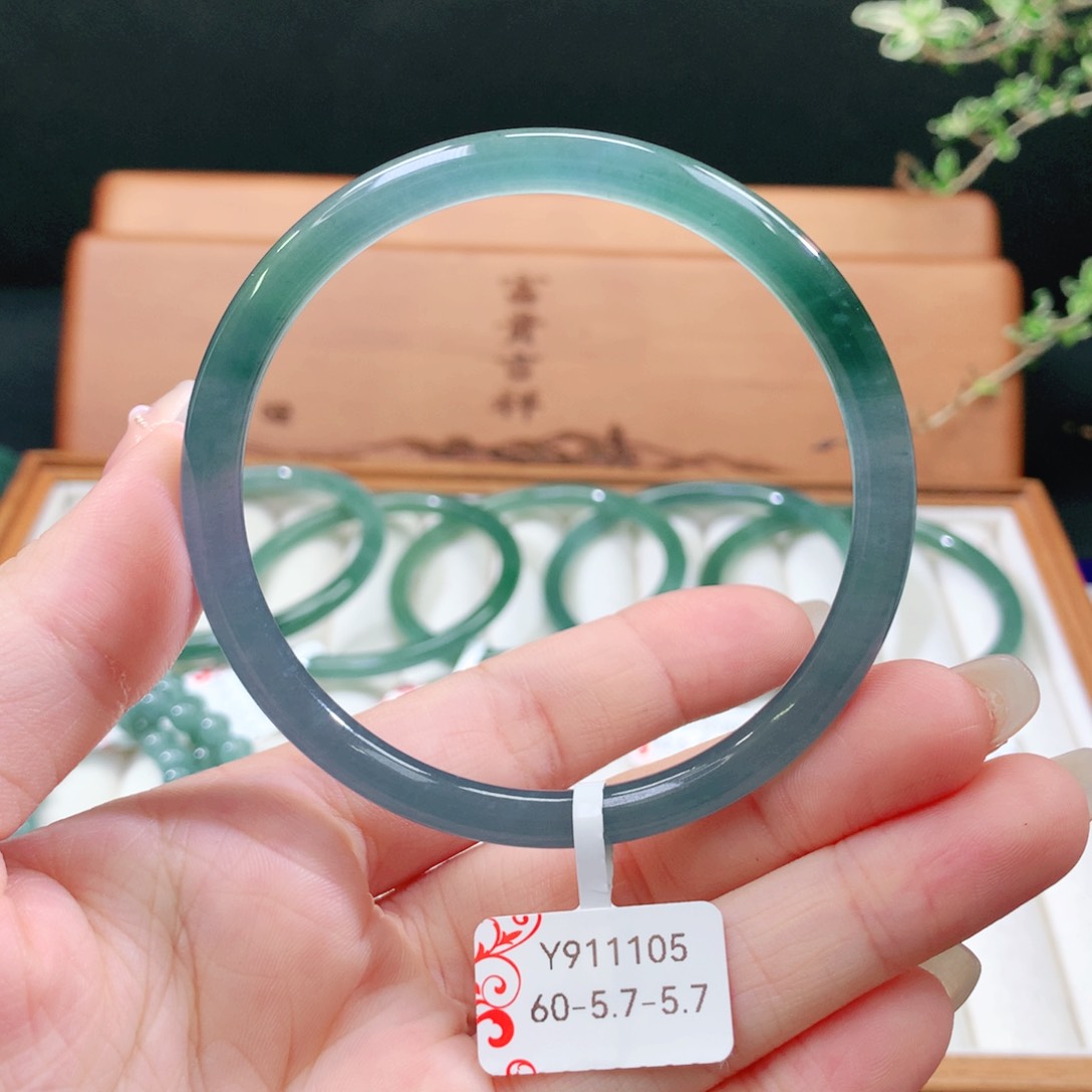 翡翠手镯未镶嵌天然