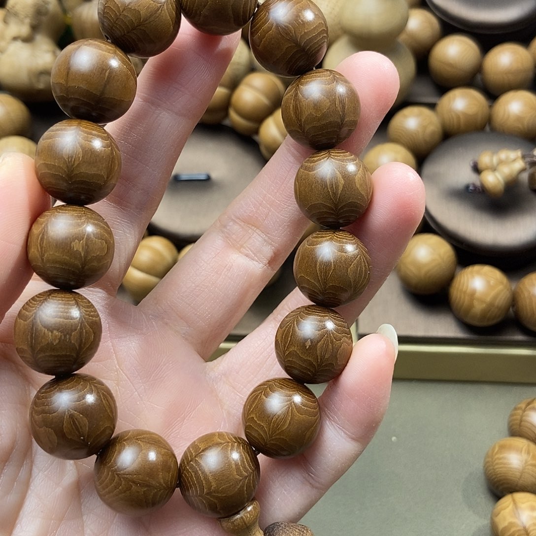 童***在六道木山西五台山