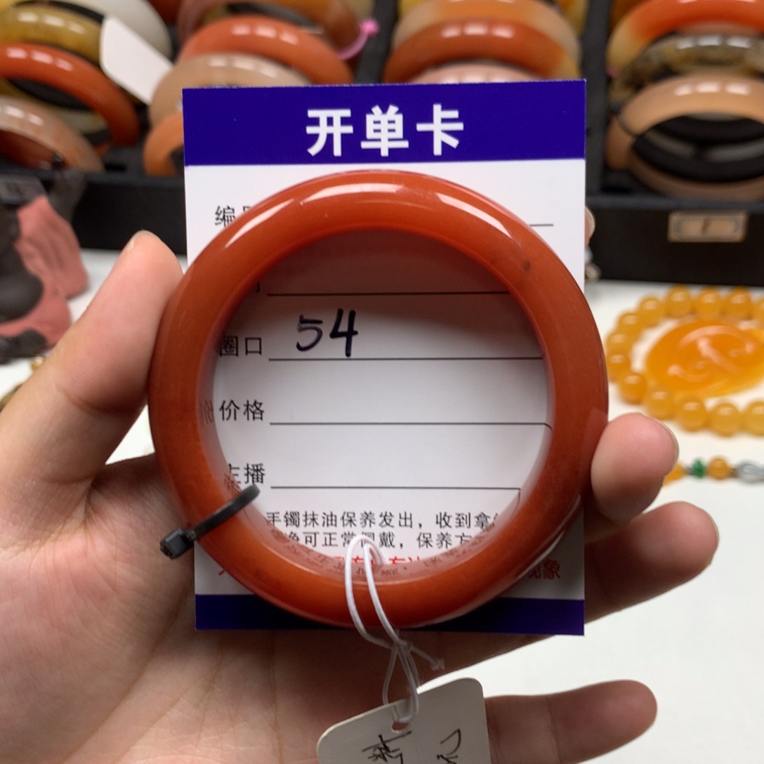 未镶嵌石英质玉（黄龙玉）手镯