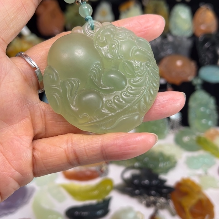 蛇纹石玉未镶嵌吊坠(赠链)
