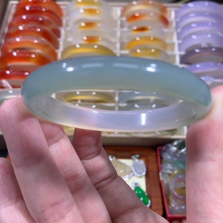 玛瑙/玉髓手镯未镶嵌