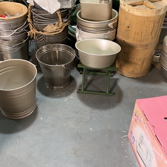 【闪购商品】明**好全新工兵镐加小马扎