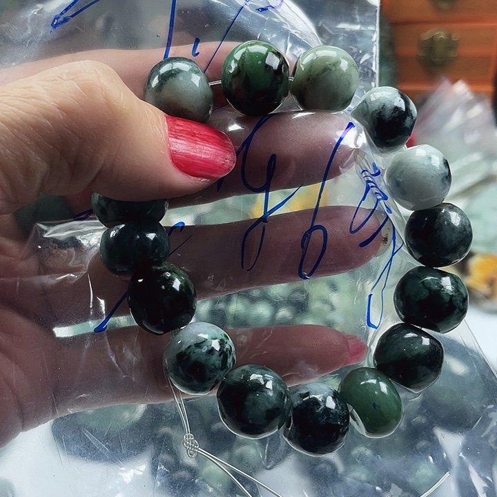 翡翠未镶嵌颈饰成品