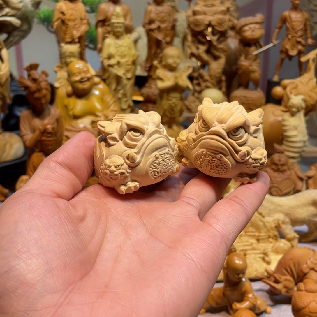 黄杨木黄杨木金蟾一对小瑕疵