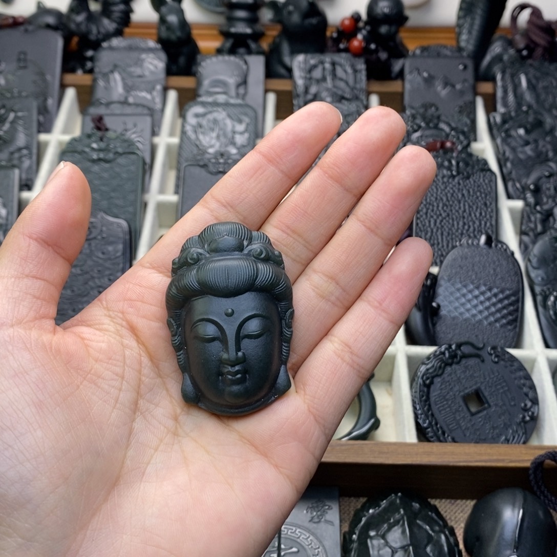 朋***.和田玉未镶嵌颈饰