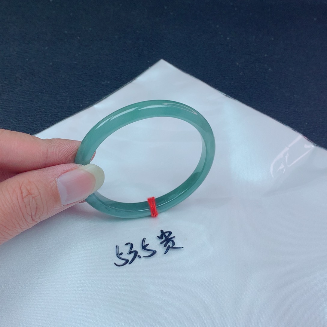 翡翠手镯未镶嵌翡翠手镯