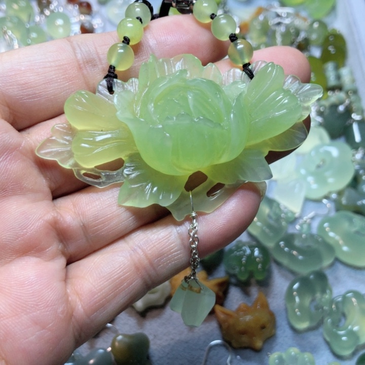 【闪购商品】蛇纹石玉挂件未镶嵌